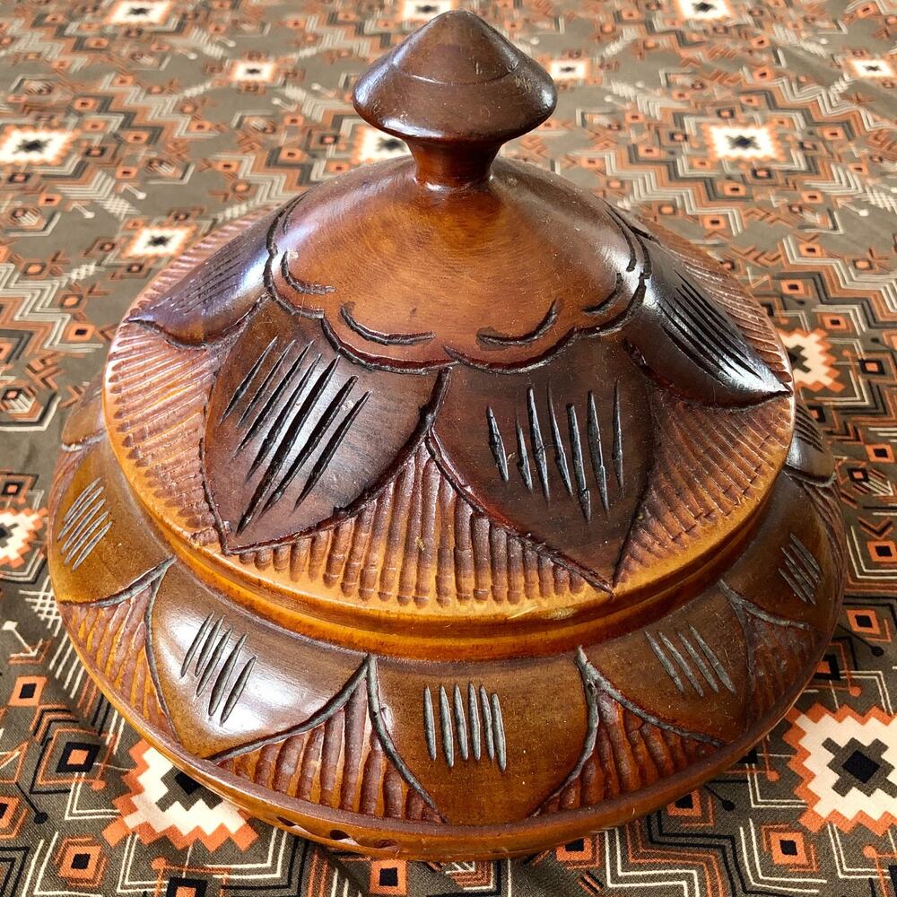 Vintage Wooden Lotus Box 8" – MCM Bohemian Lotus -Boho Decor Gem Stone Stash Pot